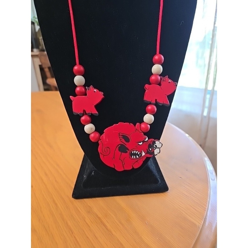 Arkansas Razorbacks Wooden Beaded Fan Necklace Hand Painted RED